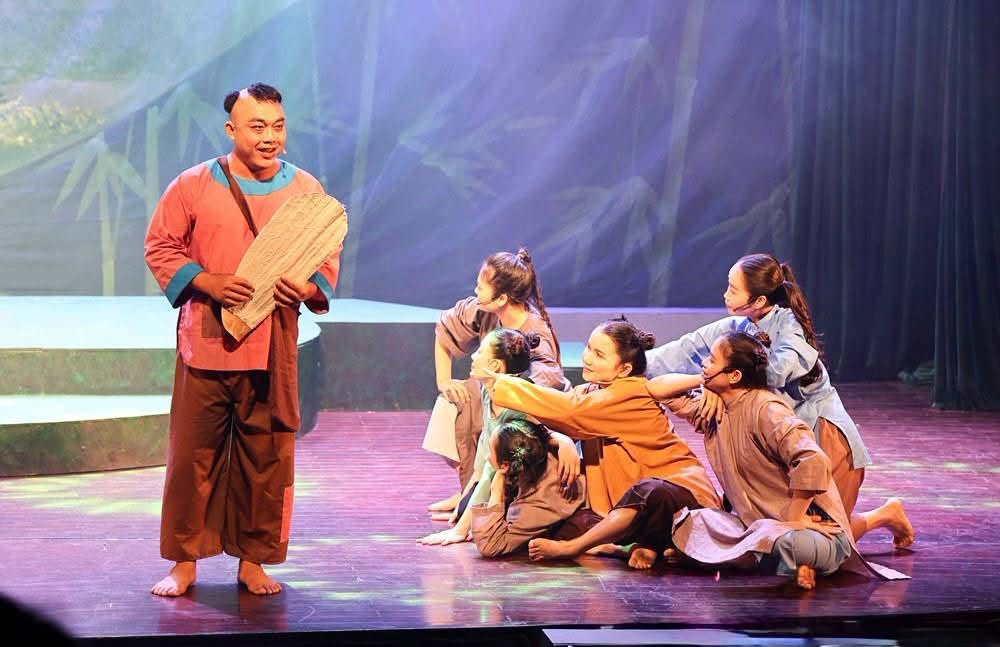BIỂU DIỄN VỞ CA KỊCH 