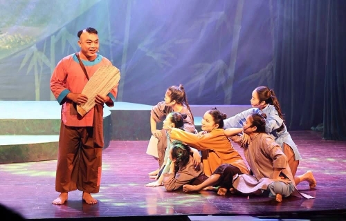 BIỂU DIỄN VỞ CA KỊCH 