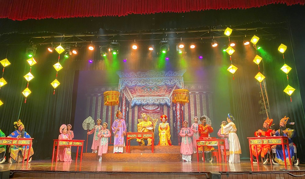 Bài viết của Báo Văn hóa - Đà Nẵng  về Show diễn 