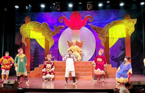 CÔNG DIỄN VỞ TUỒNG 