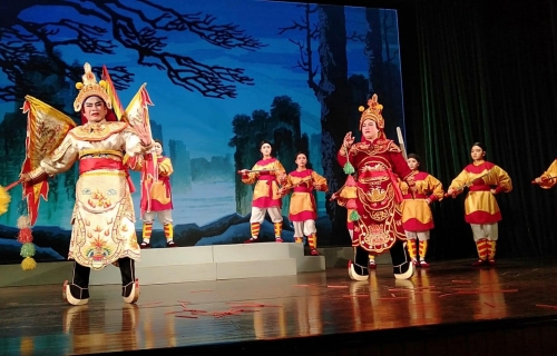 BIỂU DIỄN TUỒNG 