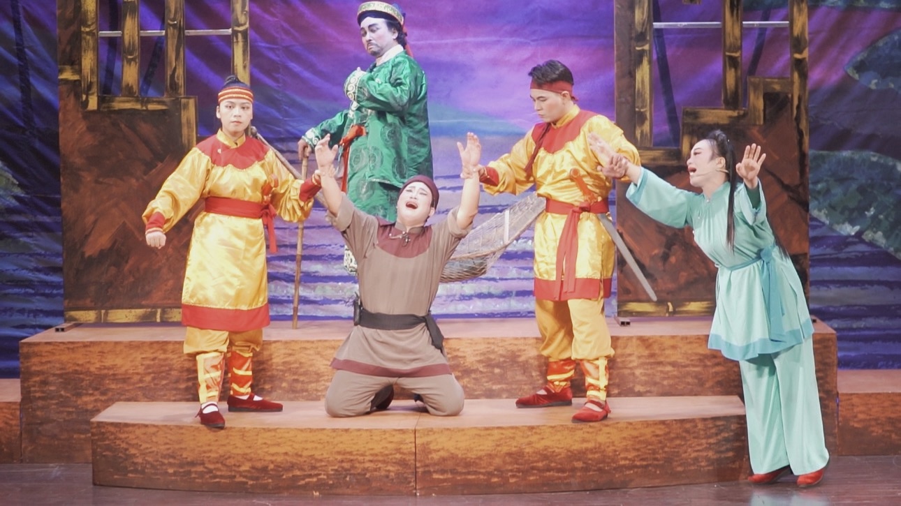 CÔNG DIỄN VỞ TUỒNG 